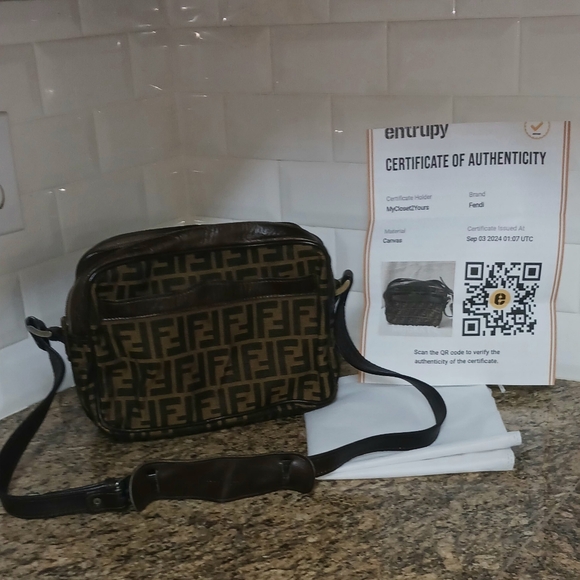 Fendi  Authentic Zucca  Vintage Canvas Shoulder Bag with COA & Dustbag - Picture 15 of 15